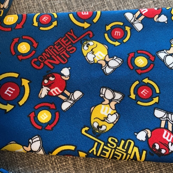 M&M’s Novelty tie - Yellow and Red - Completely Nuts - Picture 4 of 4